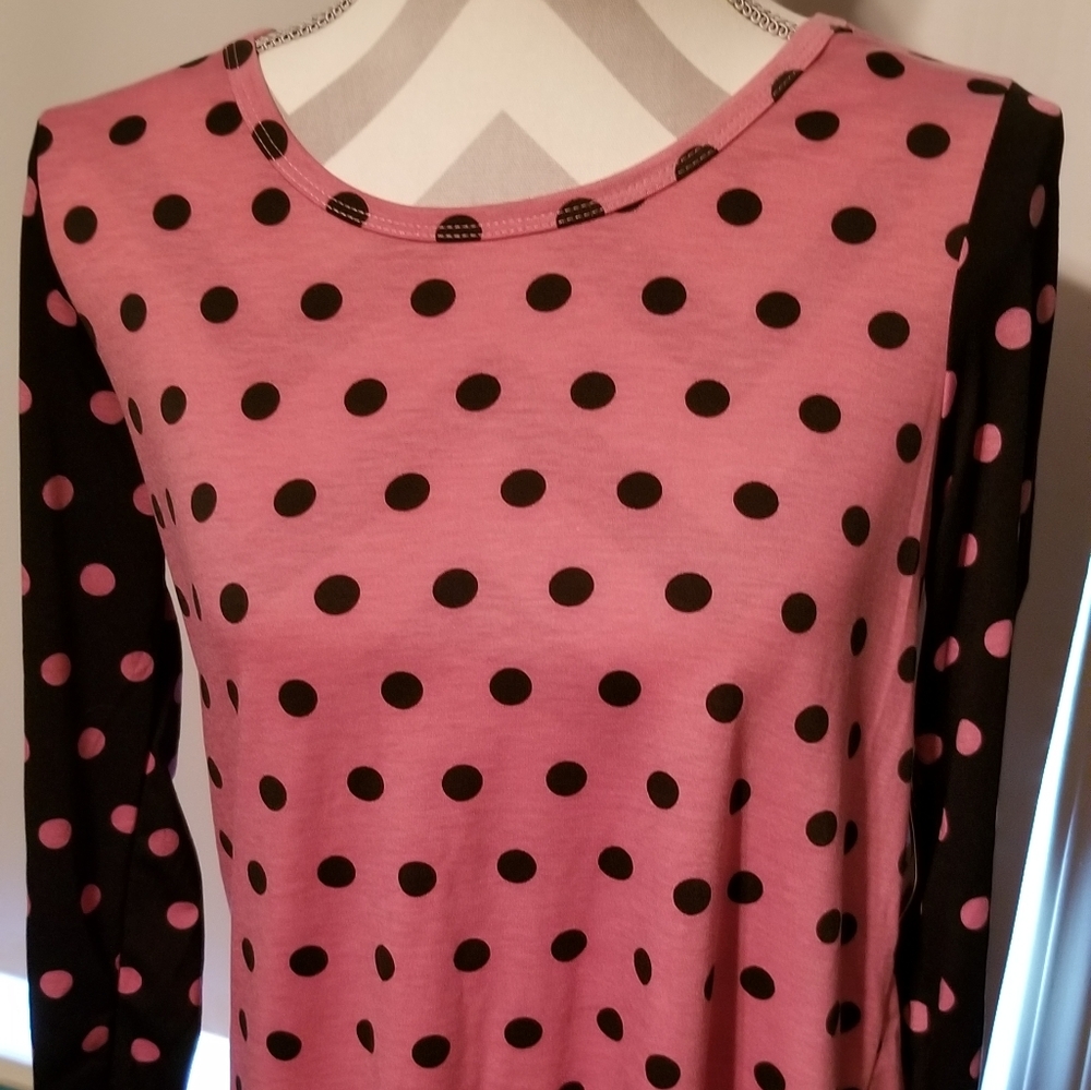 NWT LULAROE LYNNAE POLKA DOTS
